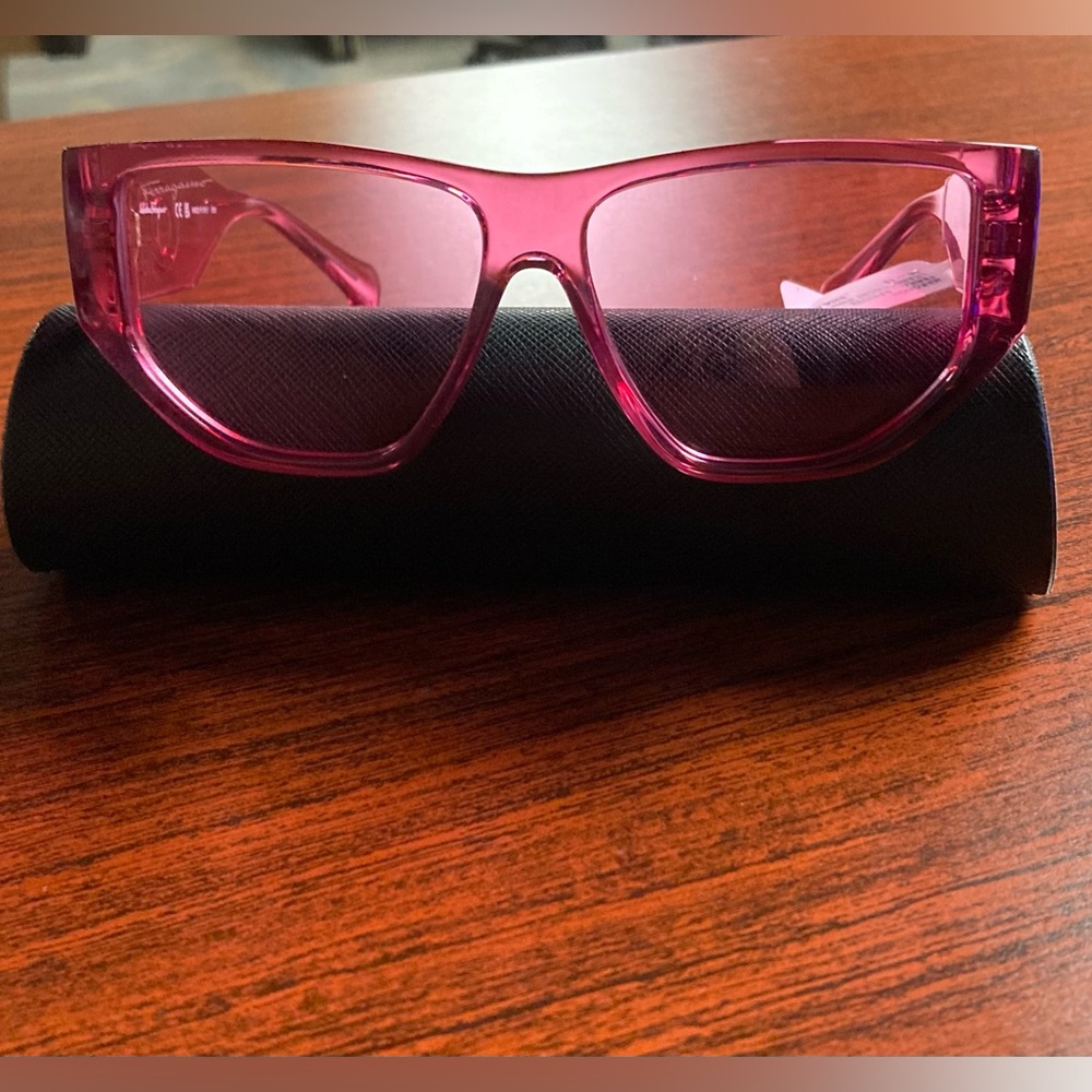 Salvatore Ferragamo “MARCHON” transparent Pink Sunglasses with case 🕶️ - Picture 4 of 10